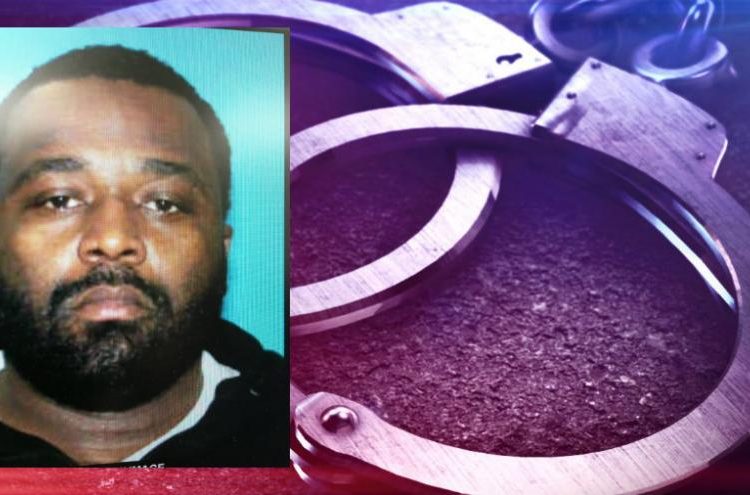 Uno de los asesinos más buscados en Estados Unidos hace el ‘Kiki challenge’ camino a la cárcel