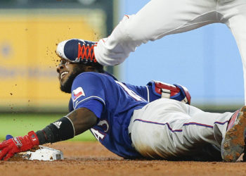 La criminal patada que sufrió un jugador de béisbol en pleno partido