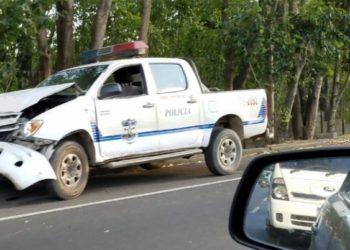 Borracho choca su vehículo con carro patrulla: Tres policías resultan lesionados