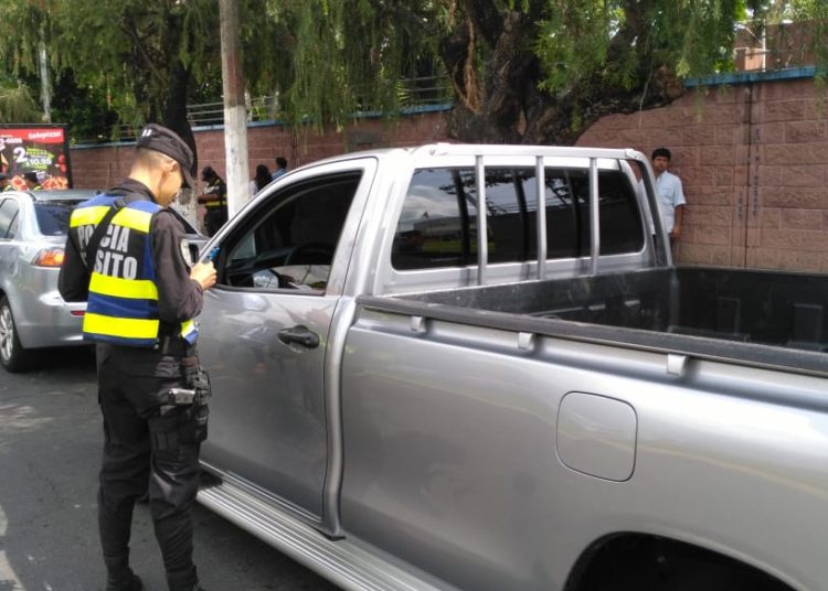 PNC impone multas a motoristas que irrespetan nivel de polarizado