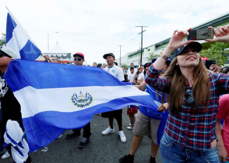Compatriotas celebran en Los Estados Unidos el “Día del Salvadoreño
