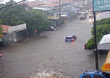 Desastre: Colapsan varias calles de Santa Tecla por lluvias