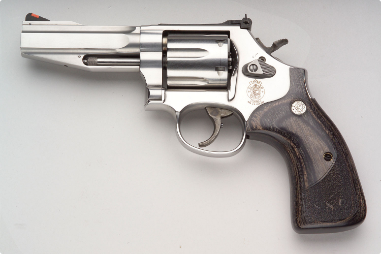 Dos hermanos de 12 y 15 años matan al novio de su madre cuando intentaba estrangularla