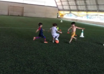 Niño es sometido a dura preparación para ser como Cristiano Ronaldo