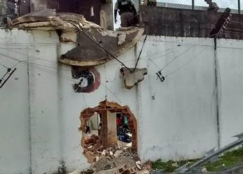 Un centenar de presos escapa de una cárcel de máxima seguridad en Brasil