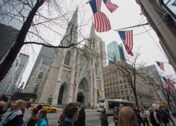 Iglesia católica de EE.UU. creará una línea telefónica para denunciar a sacerdotes pederastas