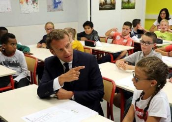 Niños y adolescentes franceses regresaron a las clases, pero sin celulares
