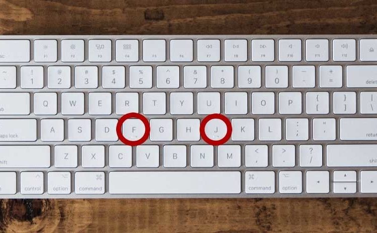 Descubra porque las letras F y J de los teclados tienen una marca en relieve