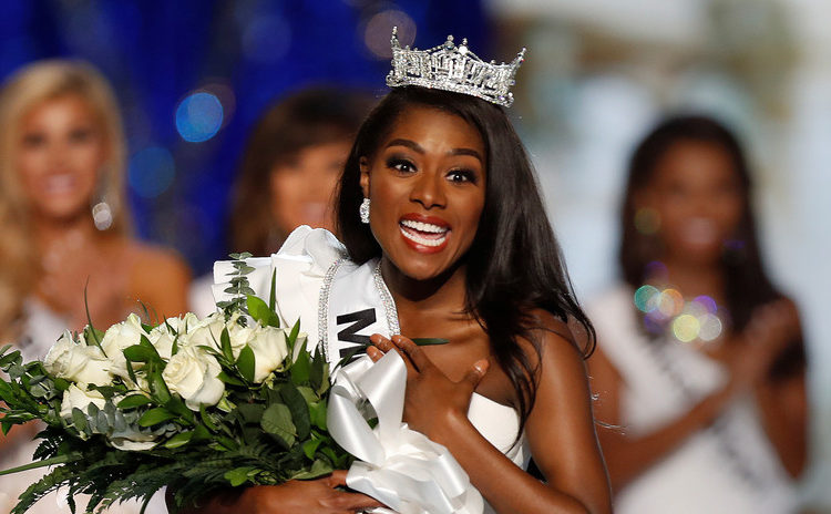 Eligen por primera vez a Miss América sin el desfile en traje de baño