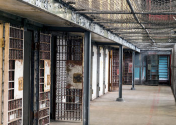 Un violador se declara transgénero para ir a una cárcel de mujeres y abusa allí de cuatro reclusas