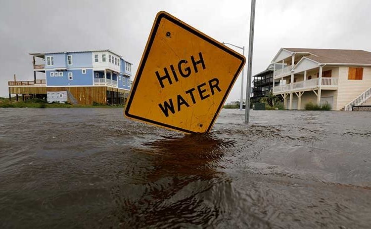 VIDEO: Evacuan un estudio de TV durante transmisión en directo por Florence