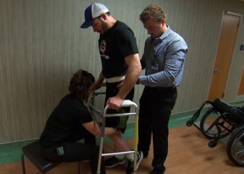 VIDEO: Tres personas parapléjicas recuperan la capacidad de caminar