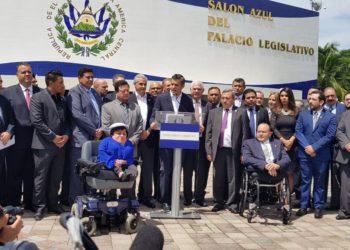 Calleja presenta a los diputados propuestas de reformas para combatir la corrupción