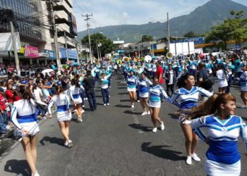 Cachiporristas son reclutadas por tratantes de personas durante actos cívicos, denuncia ONG