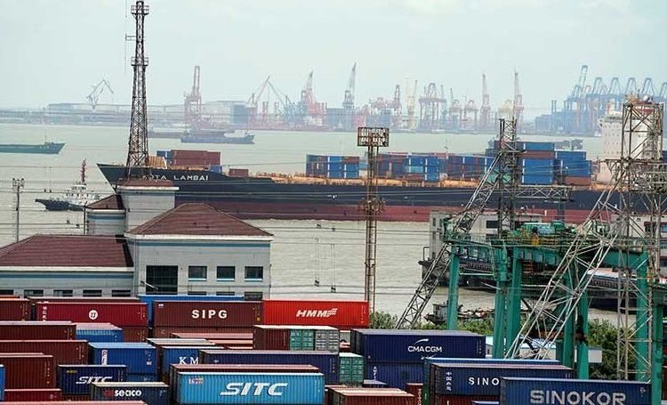 Trump amenaza con aplicar más aranceles a mercancías chinas
