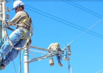 Renuevan cables de electricidad en municipios de Sonsonate