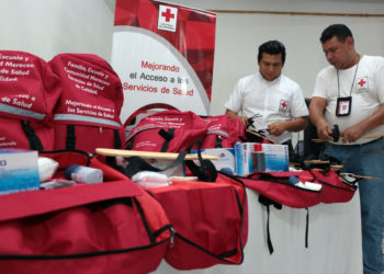 Cruz Roja Salvadoreña entrega botiquines a cinco escuelas de Cojutepeque