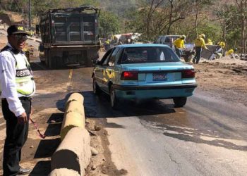 Cerrarán tramo de carretera al Puerto de La Libertad este lunes