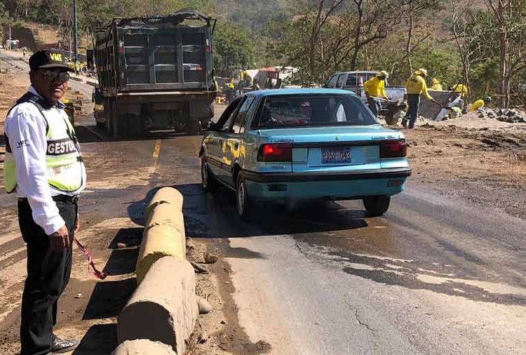 Cerrarán tramo de carretera al Puerto de La Libertad este lunes