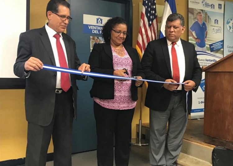 FSV inaugura ventanilla de atención en consulado de Long Island, Nueva York