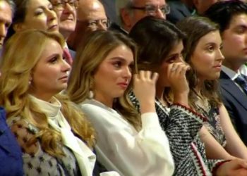 Hija e hijastra de Peña Nieto lloran durante su último informe como presidente