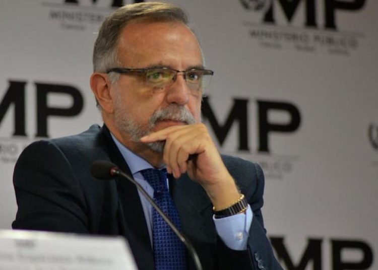 Jimmy Morales le cierra los puntos migratorios a Ivan Velazques. ONU lo respalda y le pide que dirija desde el exterior