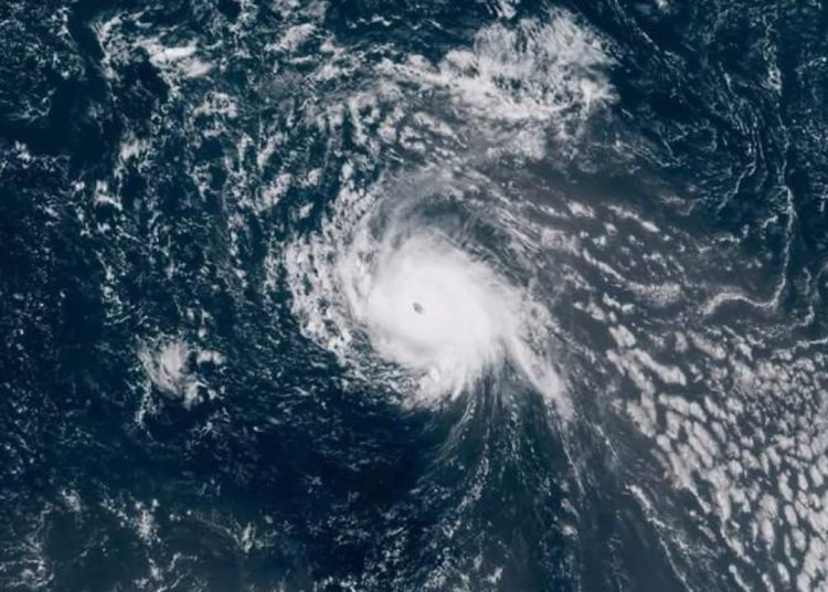 Florence, el primer gran huracán de la temporada alcanza categoría 4 y amenaza la costa este de EE.UU.
