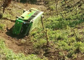 Bus de la ruta 737 se precipita a un barranco en Morazán
