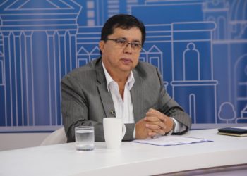 “A veces uno debe morderse la lengua”: Roberto Lorenzana a fiscal Douglas Meléndez