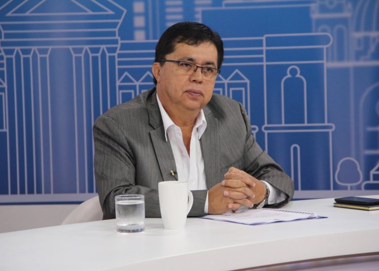 “A veces uno debe morderse la lengua”: Roberto Lorenzana a fiscal Douglas Meléndez