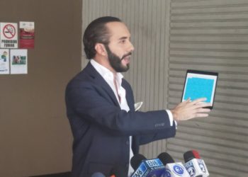 Bukele recomienda a Ernesto Muyshondt que deje la campaña presidencial y trabaje por los capitalinos