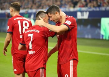 Con goles de James y Lewandowski, Bayern venció al Schalke 04