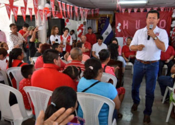 Hugo Martínez continúa gira en oriente y destaca bondades del cultivo del café