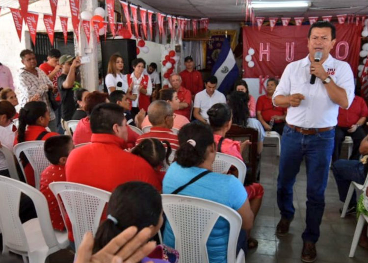 Hugo Martínez continúa gira en oriente y destaca bondades del cultivo del café