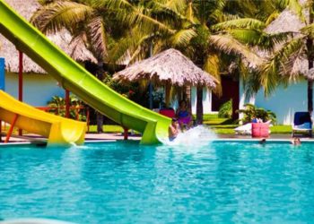 Denuncian que un menor se electrocutó en una piscina del hotel Las Hojas Resort