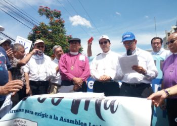 Iglesia católica exige aprobación de Ley de Agua