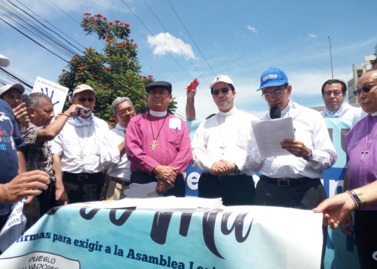 Iglesia católica exige aprobación de Ley de Agua