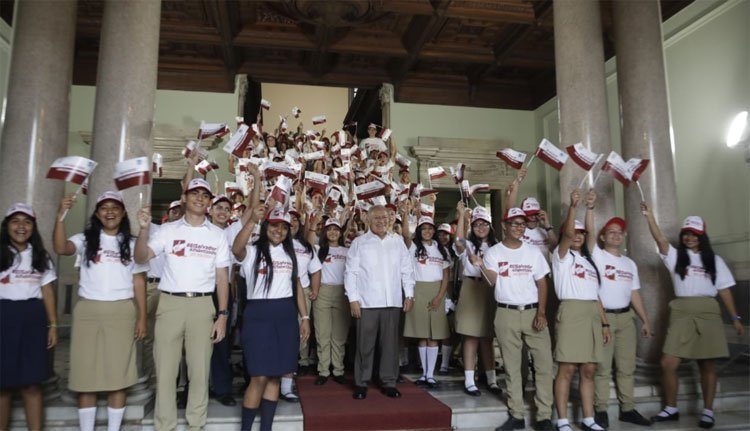 San Salvador es declarada libre de analfabetismo