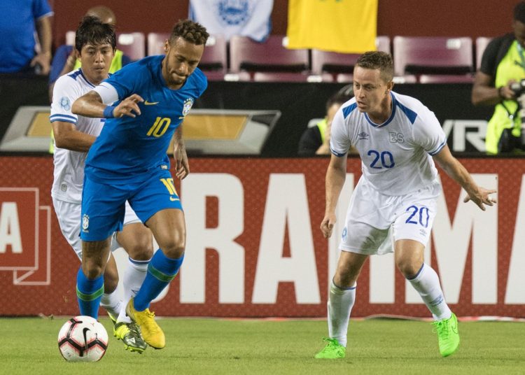 Jugando a medio vapor, Brasil da un duro castigo a La Selecta