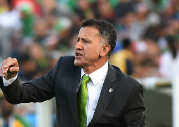 Juan Carlos Osorio llega a Paraguay con respaldo y polémica