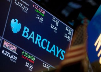 Reconocido banco pide a sus inversionistas mover sus bonos de Costa Rica a El Salvador