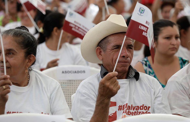 Gobierno asegura que han alfabetizado a más de 322 mil personas