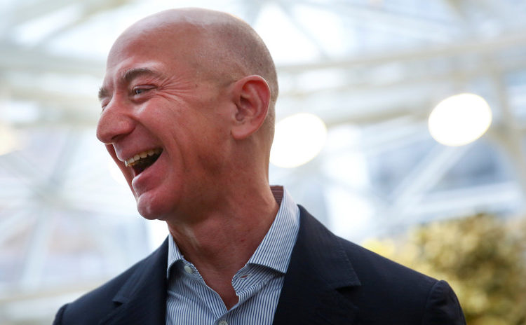 Fundador de Amazon gana cada hora un millón de veces más que el empleado peor pagado de Amazon