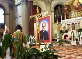 Iglesia católica organiza encuentro de fe en honor a Monseñor Romero: “Tu pueblo te hizo Santo”