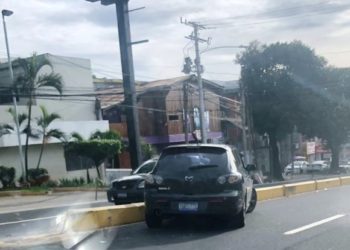 Choca su auto y lo abandona cerca del redondel Masferrer