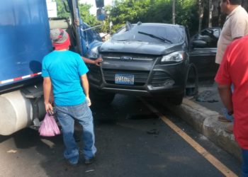 Triple accidente de tránsito deja varios lesionados en el bulevar Sur de Santa Tecla