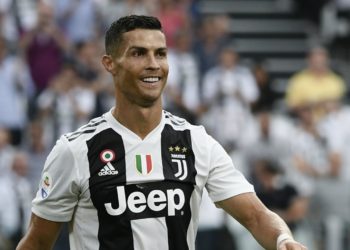 Periodista de Juventus TV hace transmisión en vivo sin saber que CR7 hace esto a sus espaldas