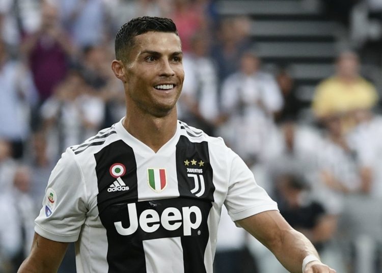 Periodista de Juventus TV hace transmisión en vivo sin saber que CR7 hace esto a sus espaldas