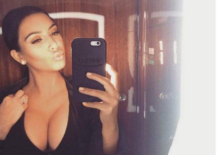 Kim Kardashian sufre una lesión por «tomarse muchos selfies»