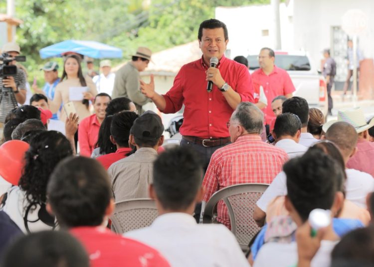 Hugo Martínez y Karina Sosa de gira en Morazán